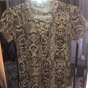 Super soft snake print short sleeve shirt